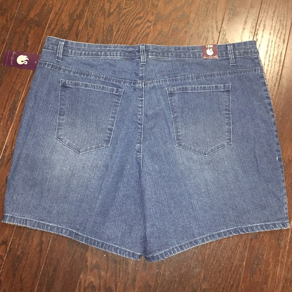 Plus Size GLORIA VANDERBILT Bermuda Jean Shorts - Picture 2 of 7